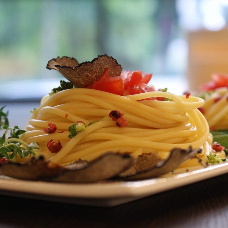 Spaghetti mit Burgundertrüffel, Tomate und Kräutern
